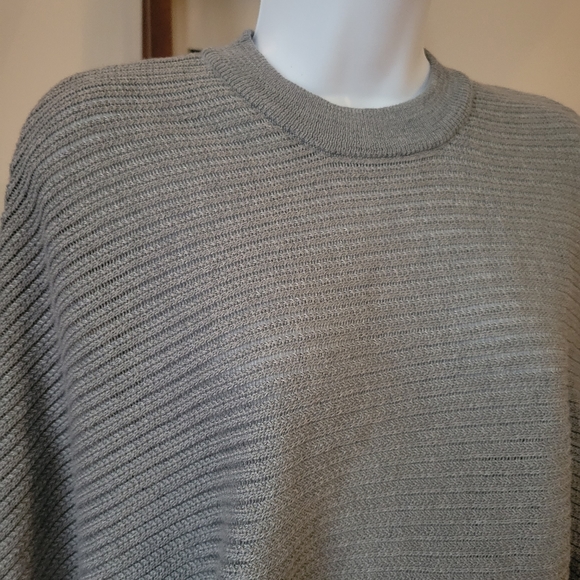 Hyfve boutique cropped gray sweater - Picture 3 of 8